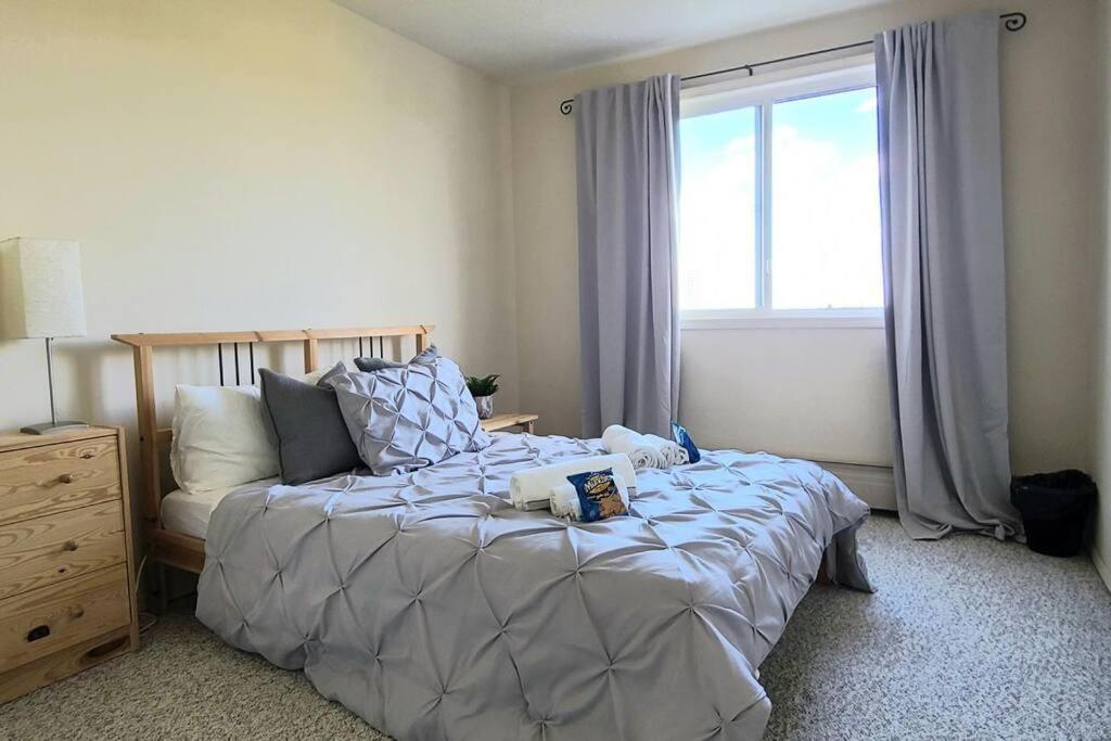 Right Next To West Edmonton Mall With Free Parking Esterno foto