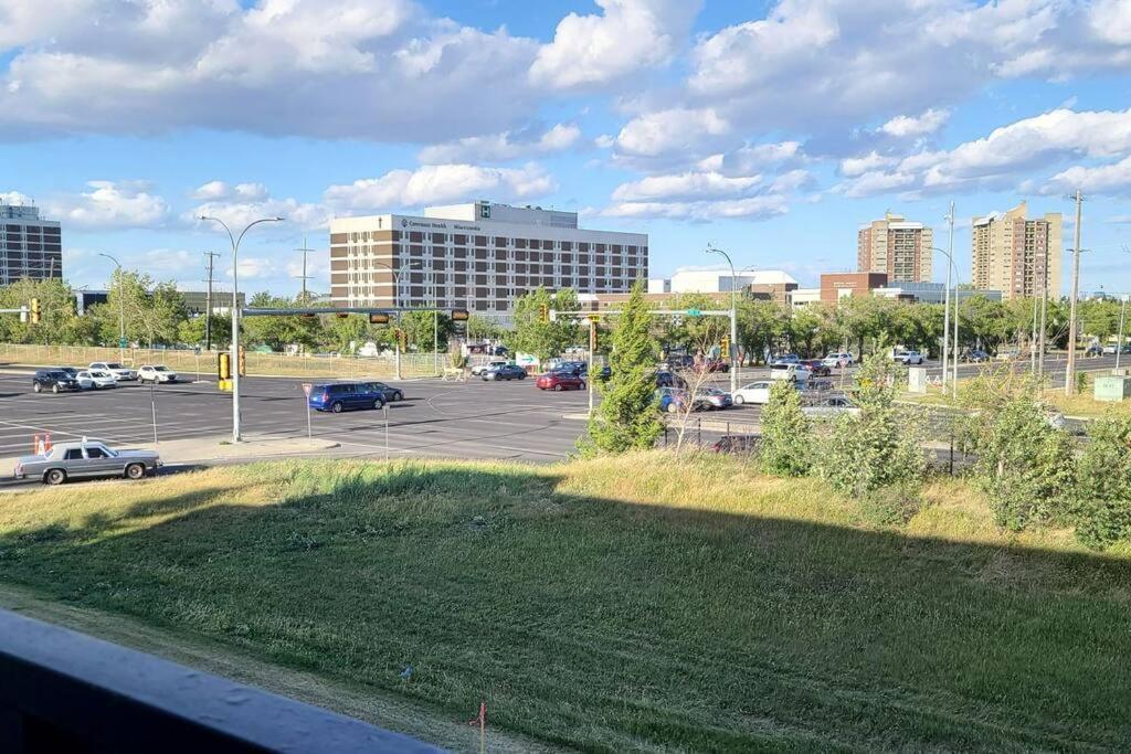 Right Next To West Edmonton Mall With Free Parking Esterno foto
