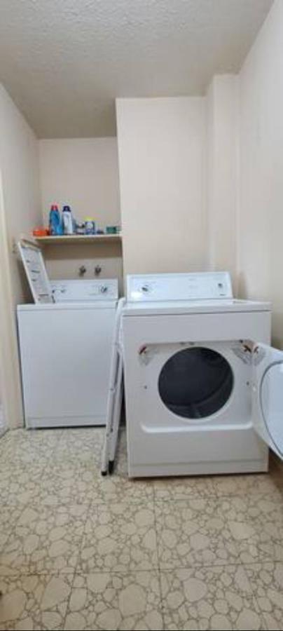 Right Next To West Edmonton Mall With Free Parking Esterno foto